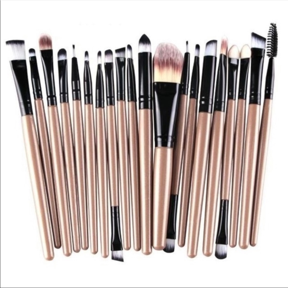 ⭐️⭐️SOLD⭐️⭐️6 piece makeup brush set